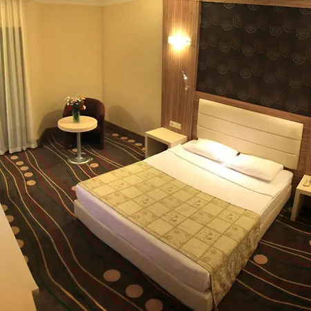 Vista Hill מלון 4*