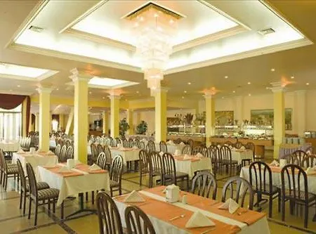 Vista Hill מלון 4*
